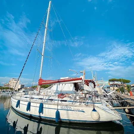 Per Vivere Un'Esperienza Diversa Dalla Solita Casa Botel *